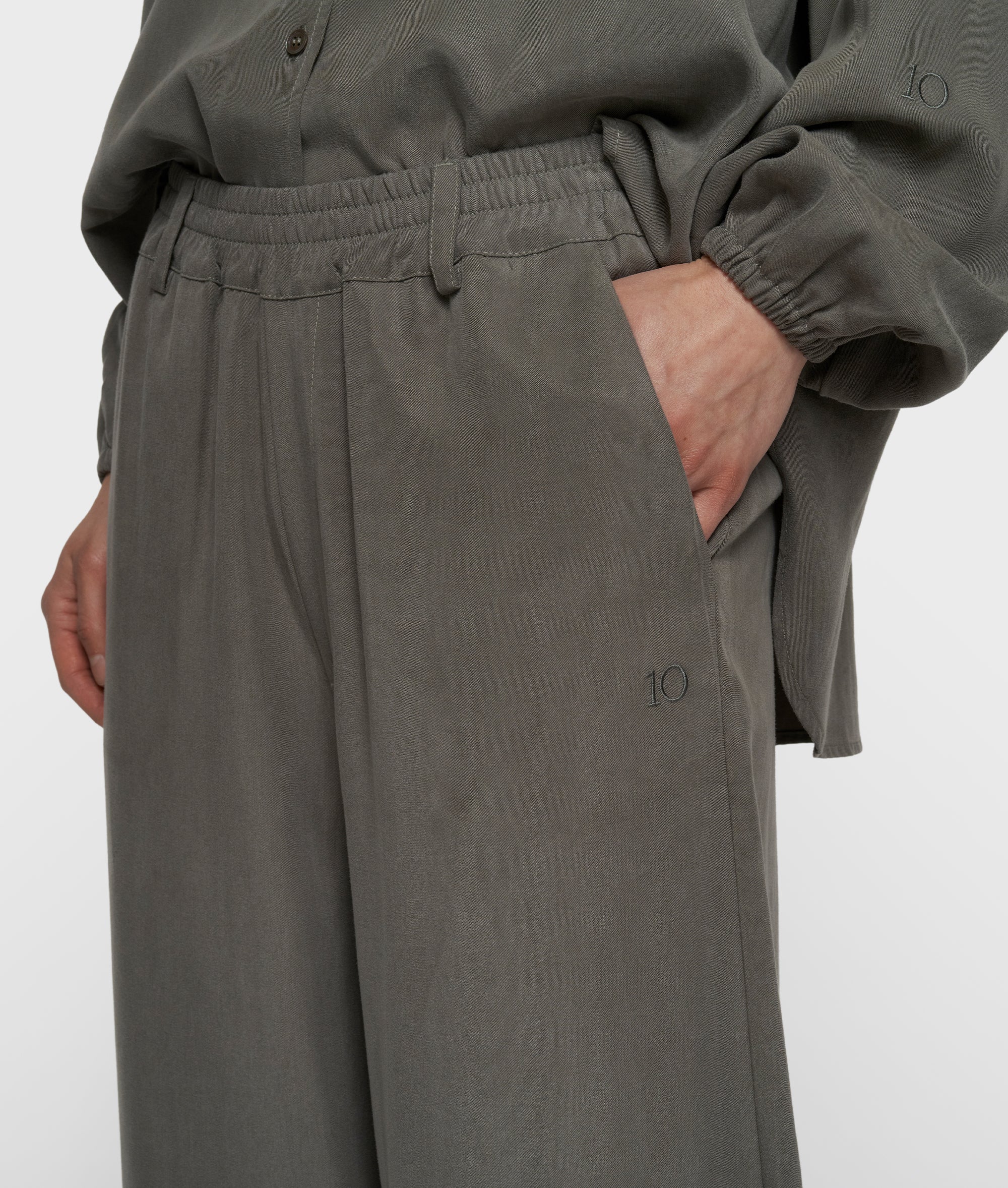 banana pants lyocell | dark fog - Image 4