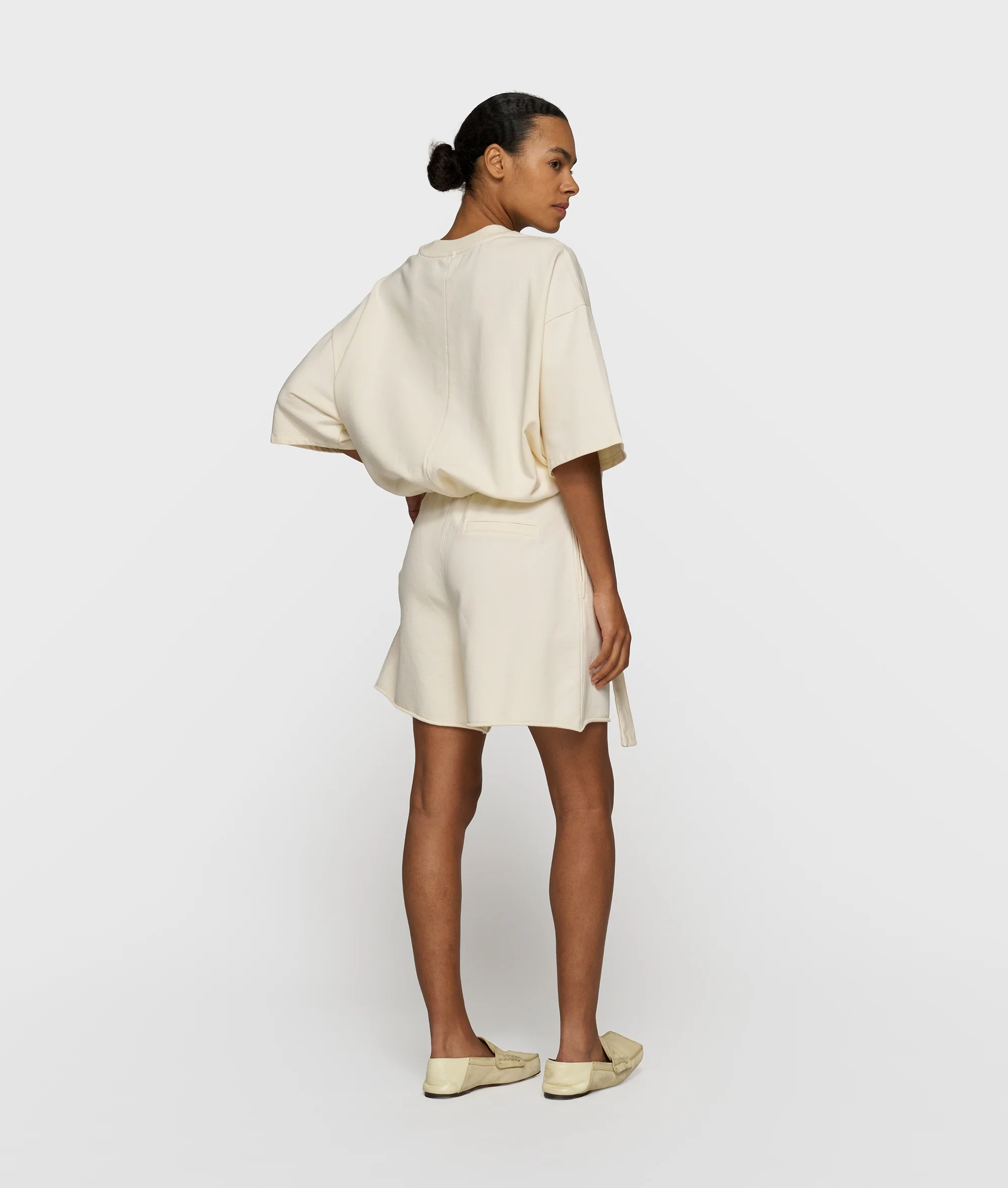 belted shorts fleece | soft vanilla - Image 3