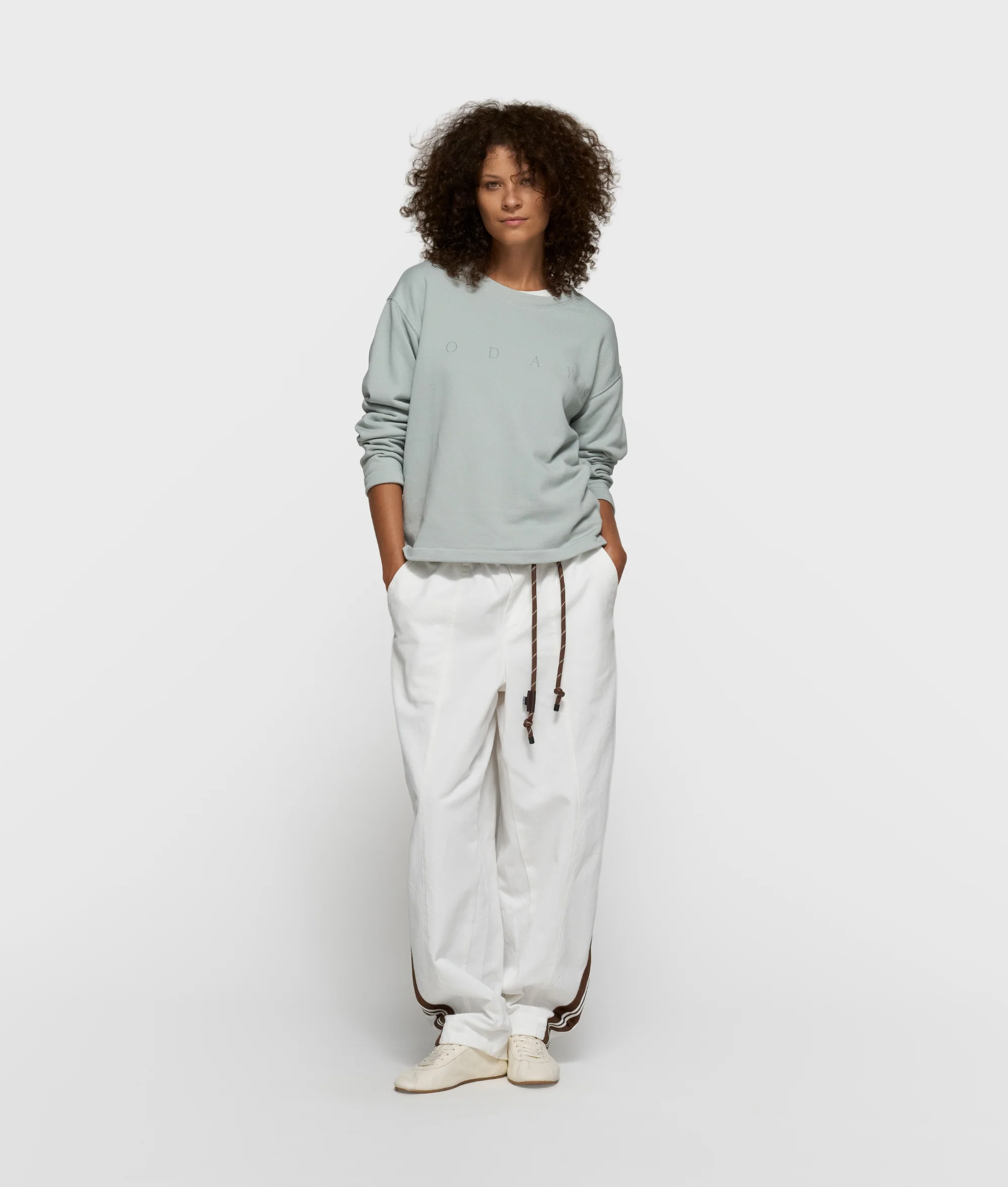 clean sweater logo | clean blue - Image 3