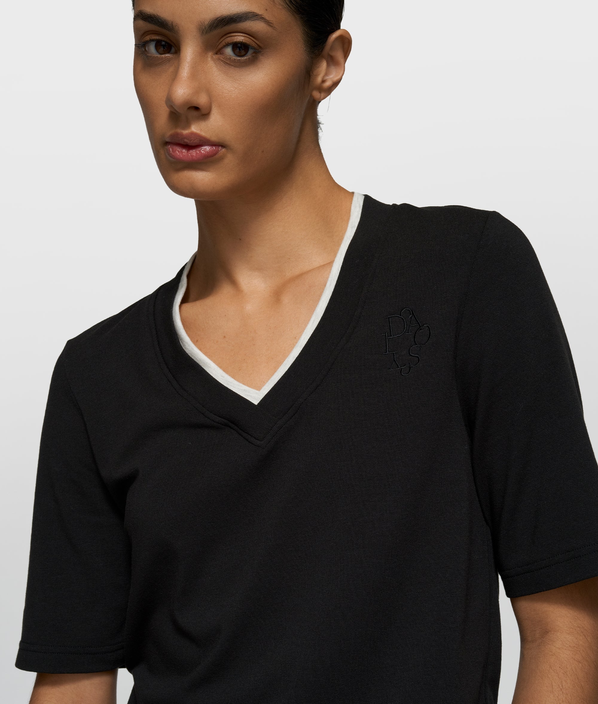 double layer v-neck tee | black - Image 2