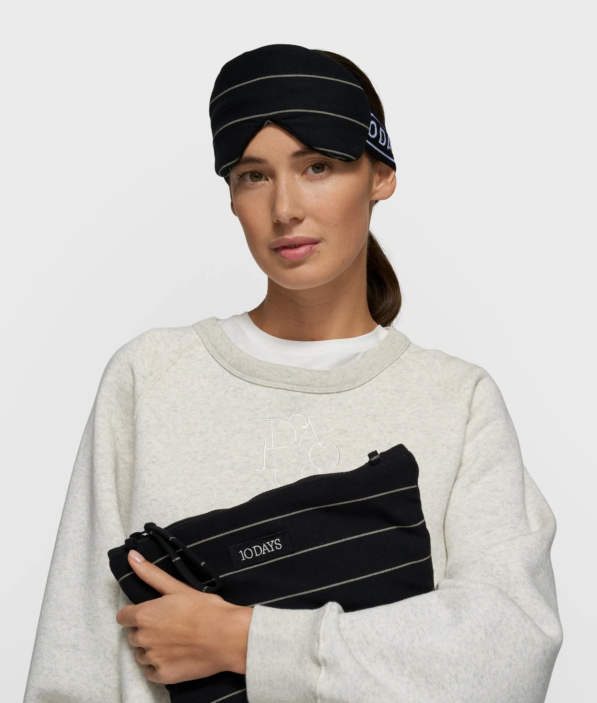 first class clutch medium | black - Image 2