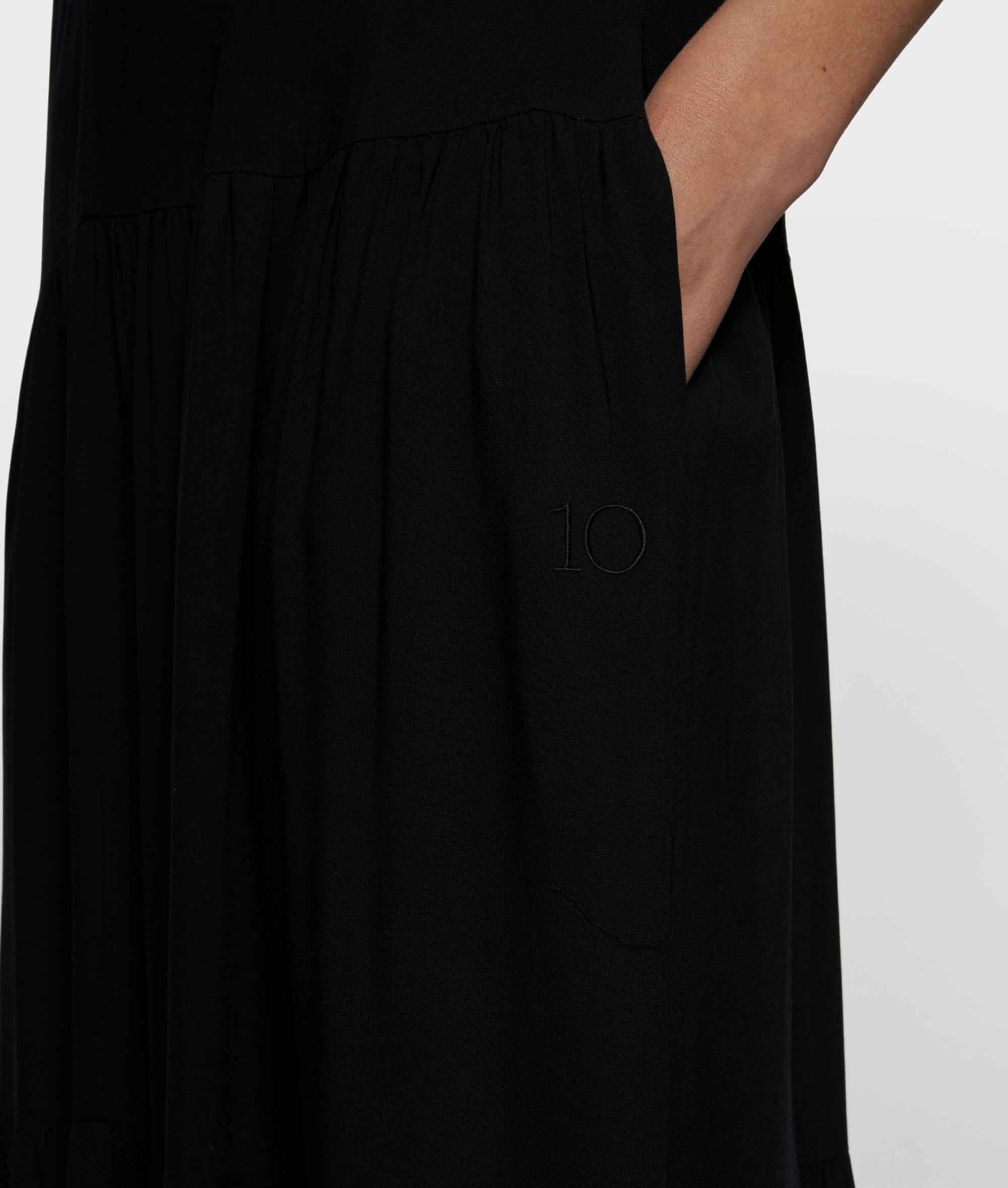 flowy maxi dress | black - Image 4