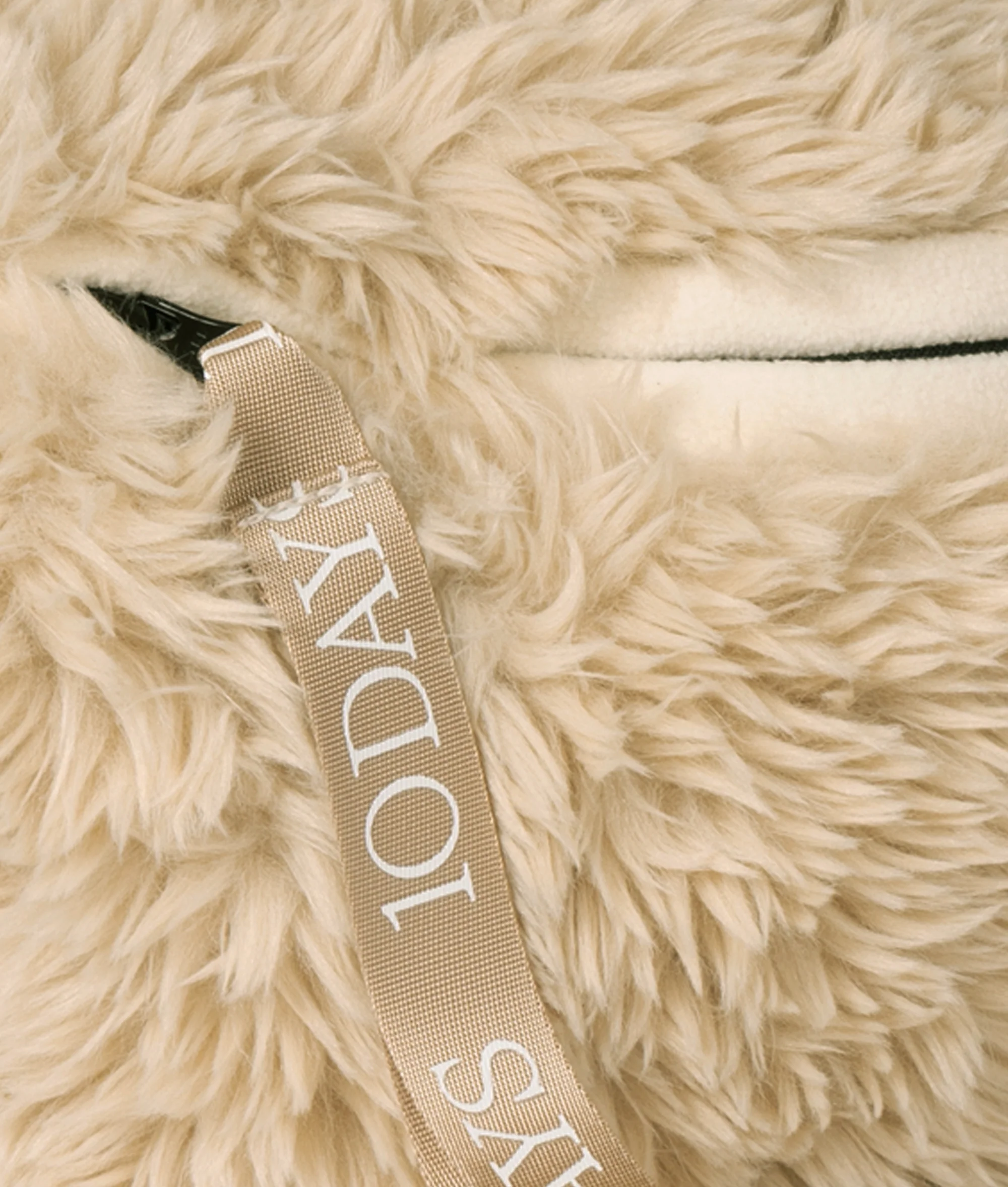 fluffy cross body bag | pearl - Image 5