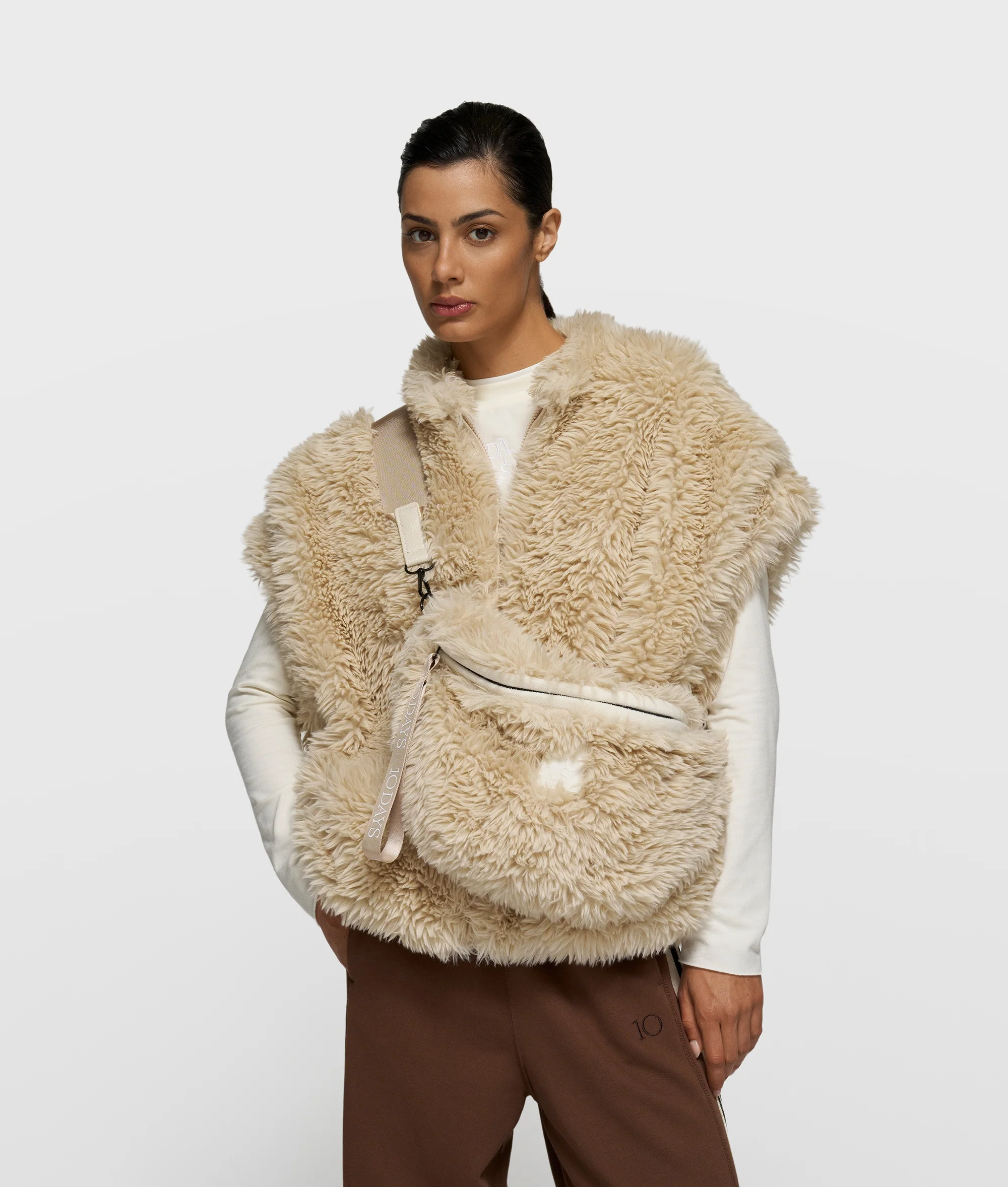 fluffy cross body bag | pearl - Image 6