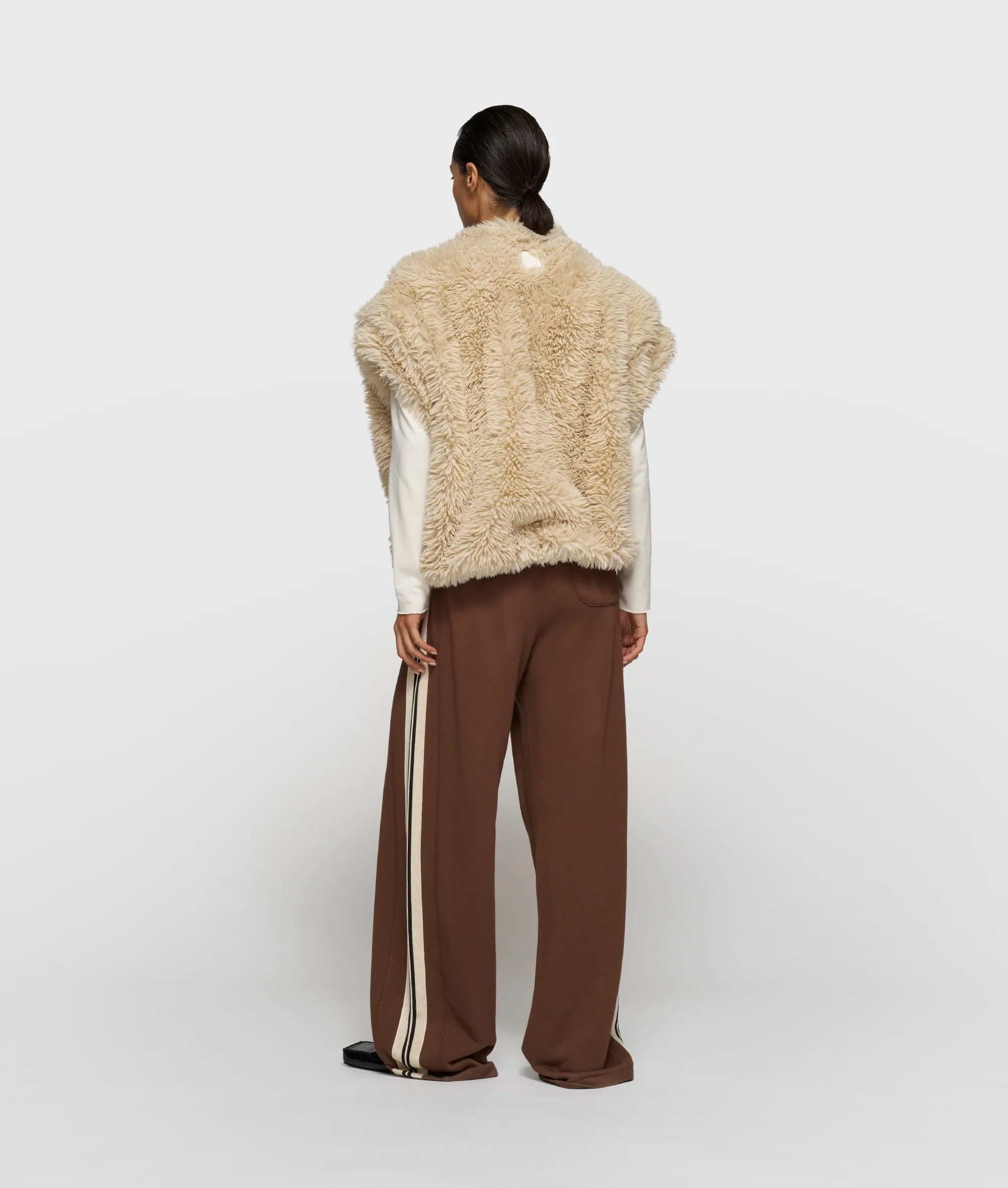 fluffy gilet | pearl - Image 4