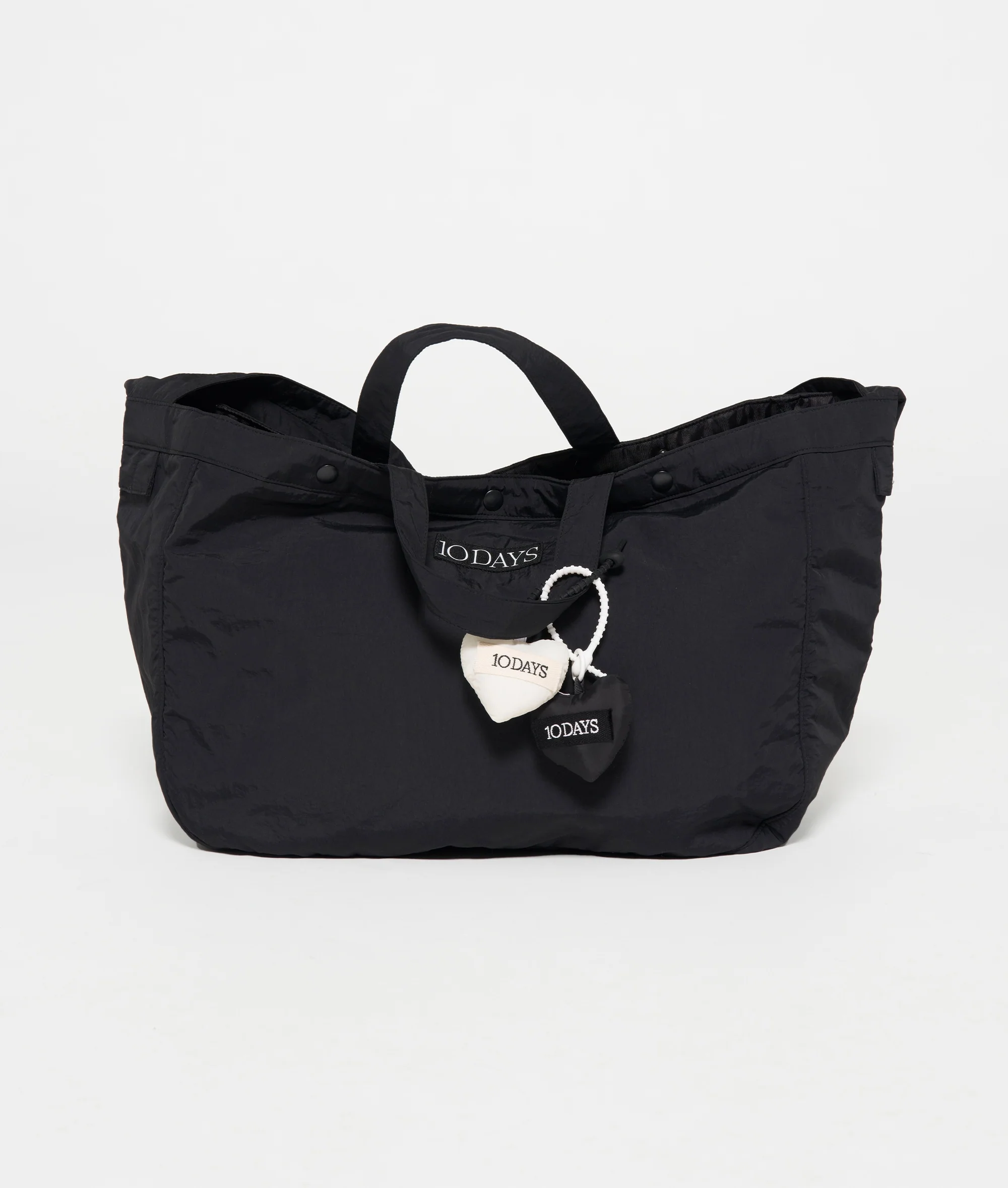 heart keychain | black - Image 2