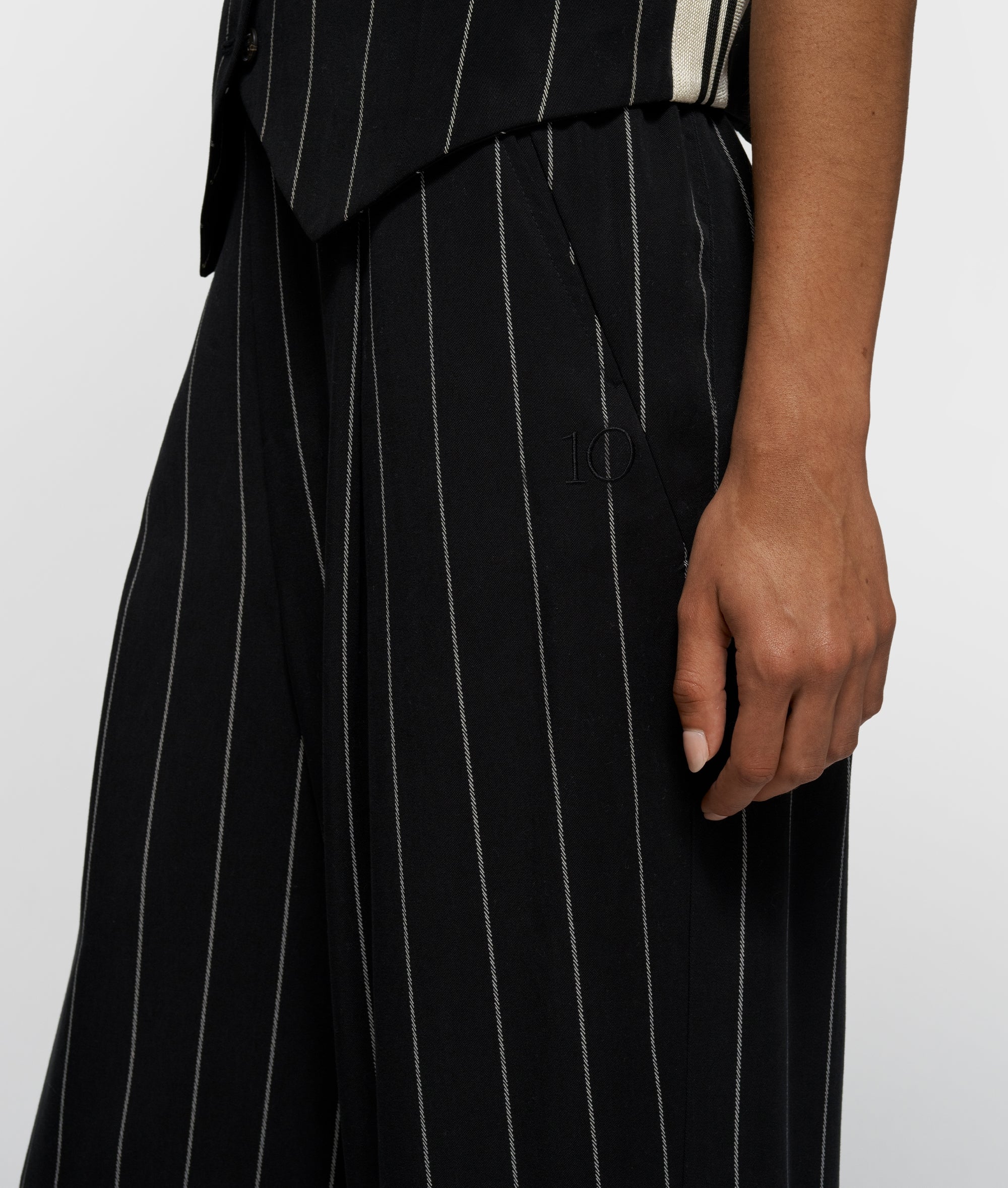 pants pinstripe | black - Image 4