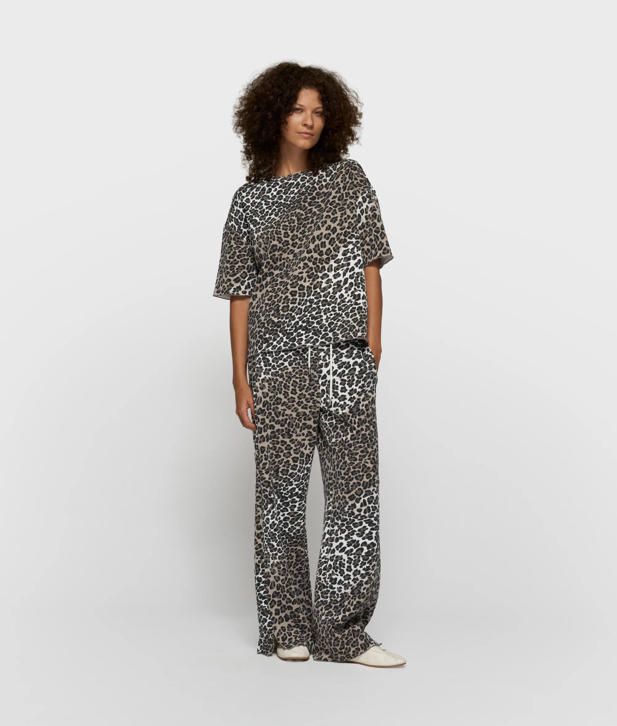 soft scuba tee leopard | ecru - Image 3