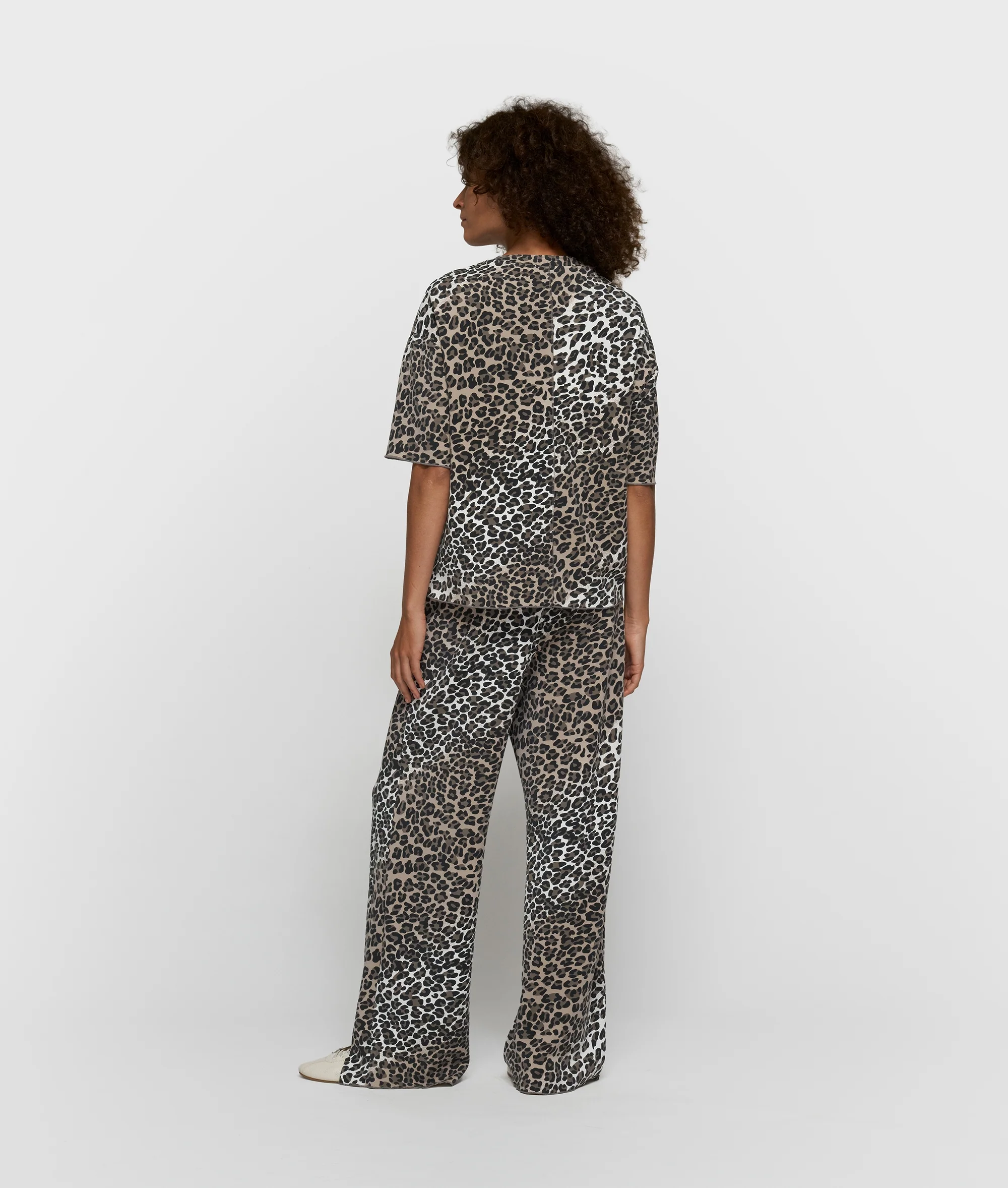 soft scuba tee leopard | ecru - Image 4