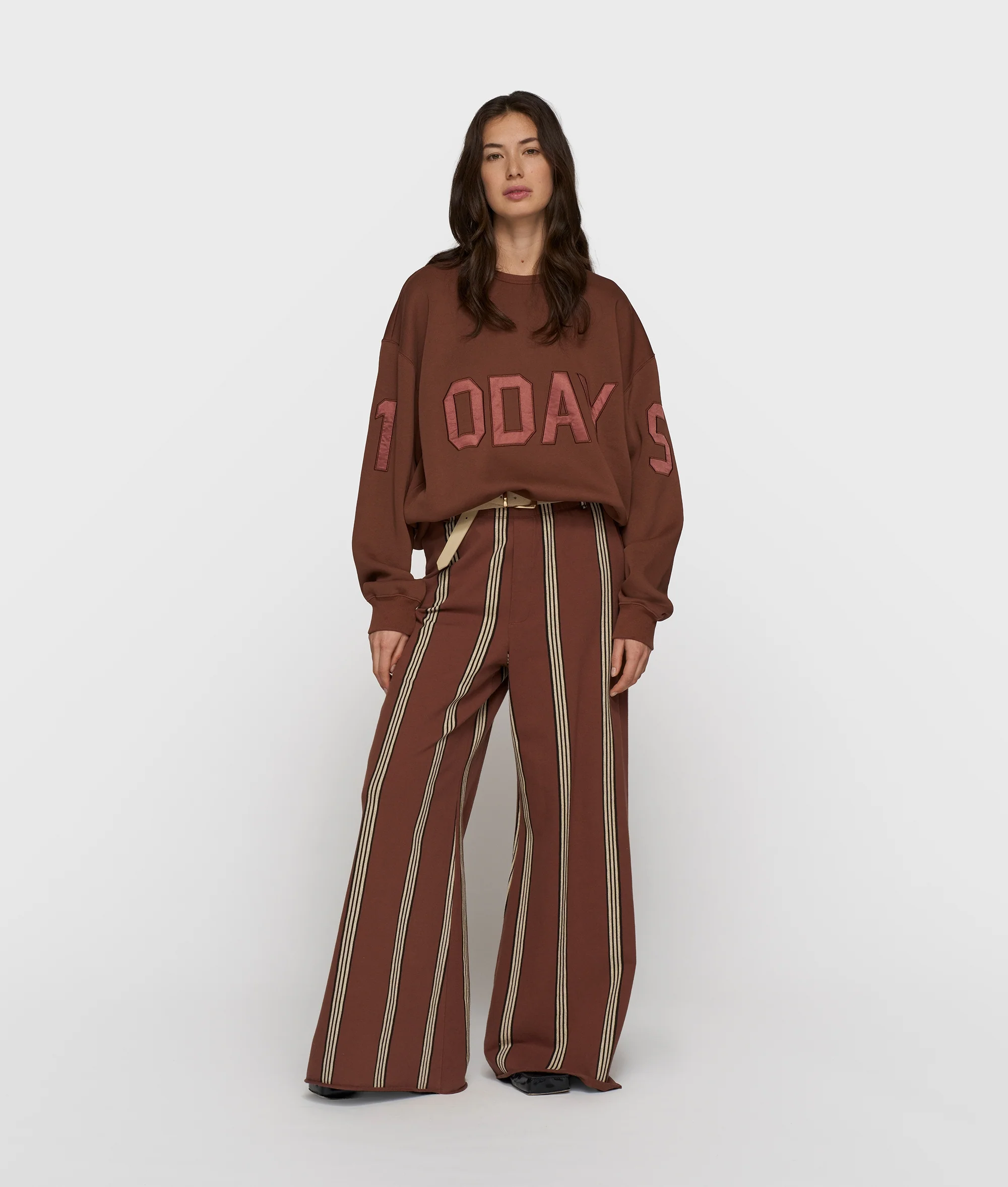 statement sweater logo | deep brown - Image 3