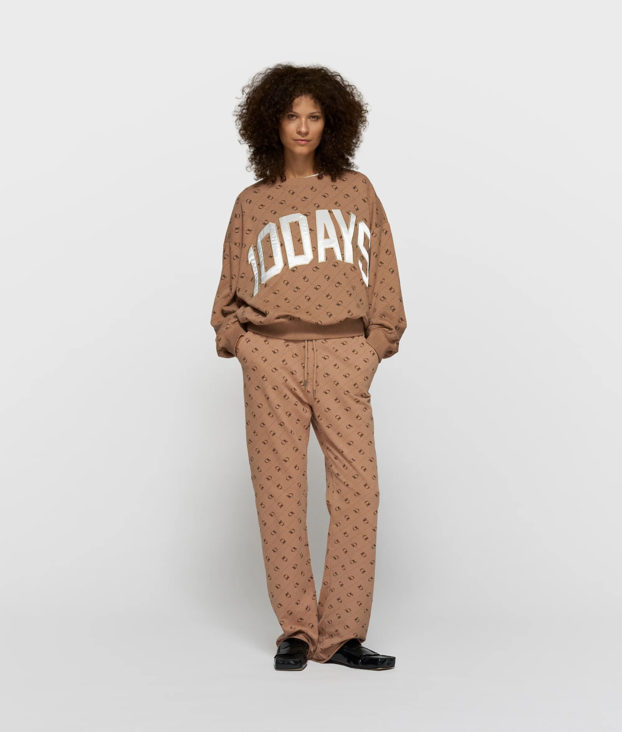 straight jogger monogram | fudge - Image 5