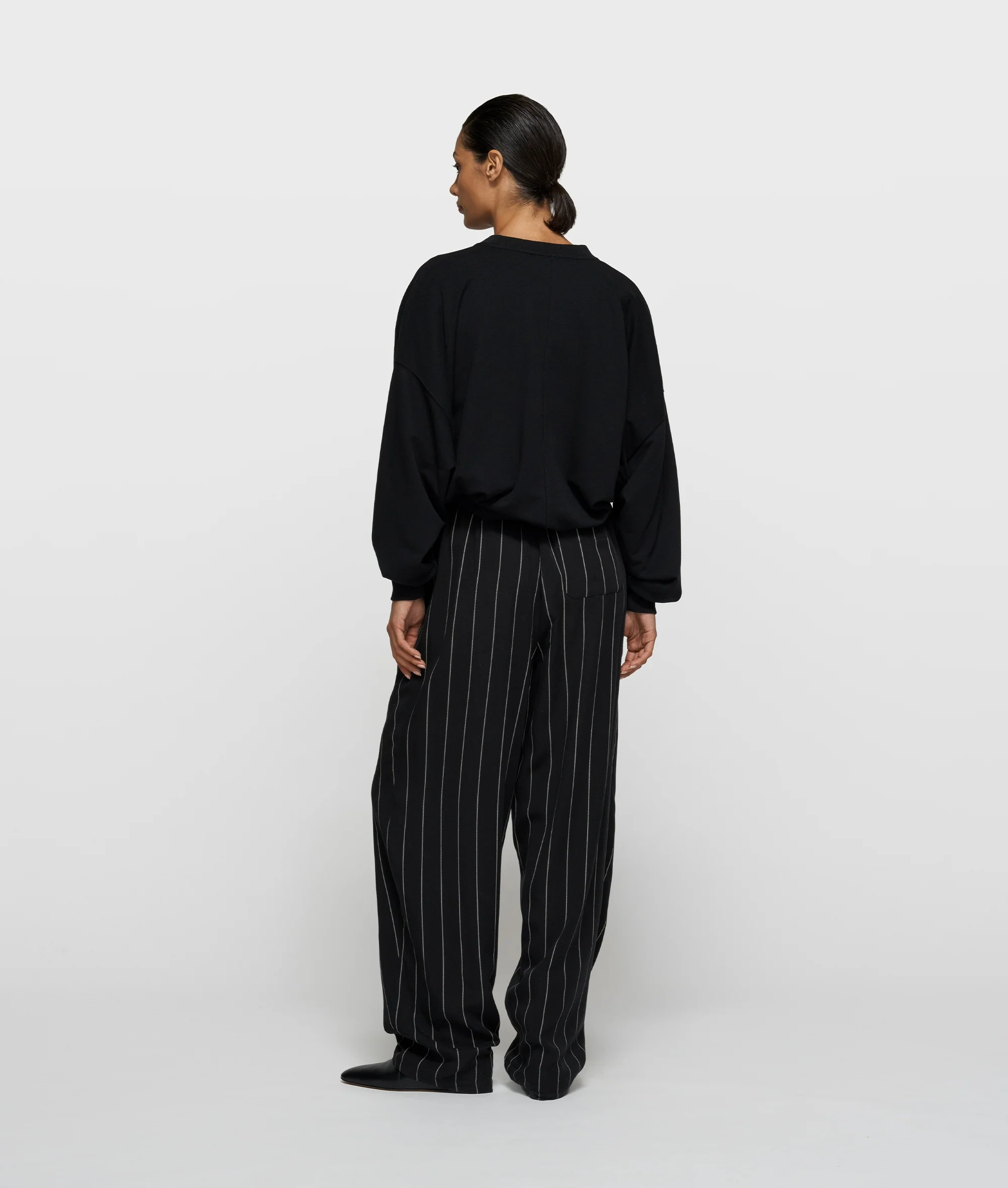 sweater pleat | black - Image 4