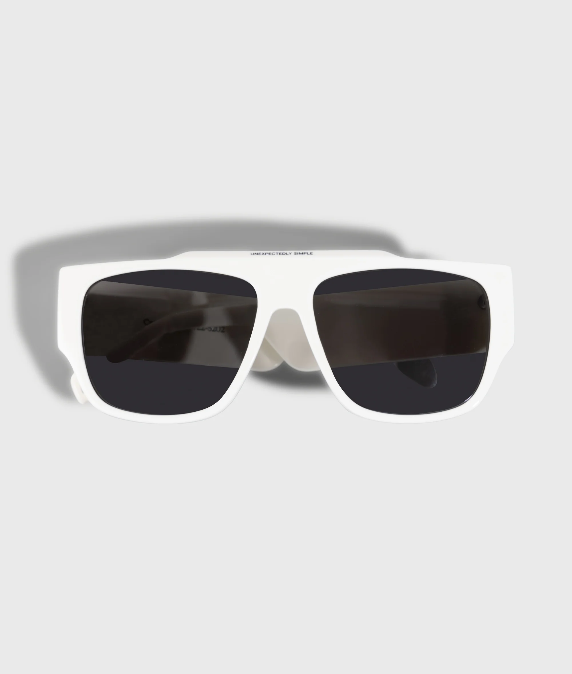 the iconic sunglasses | ecru - Image 3