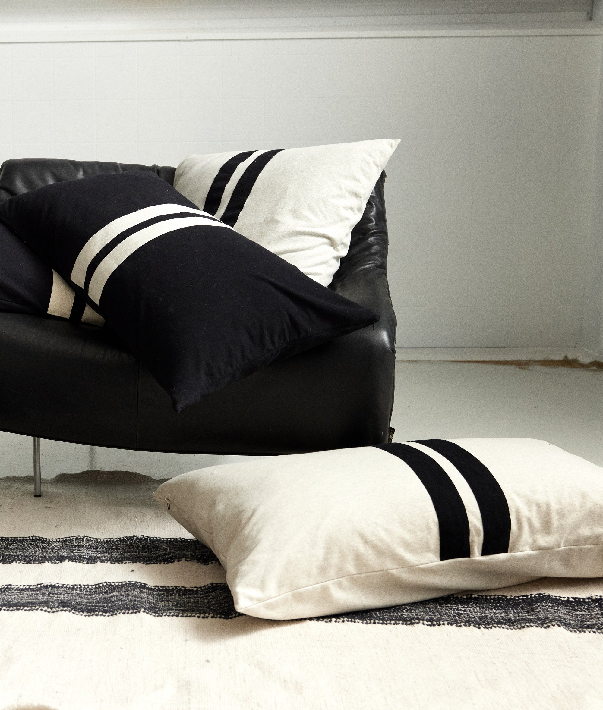 THE PILLOW COVER LONG | black - Image 2