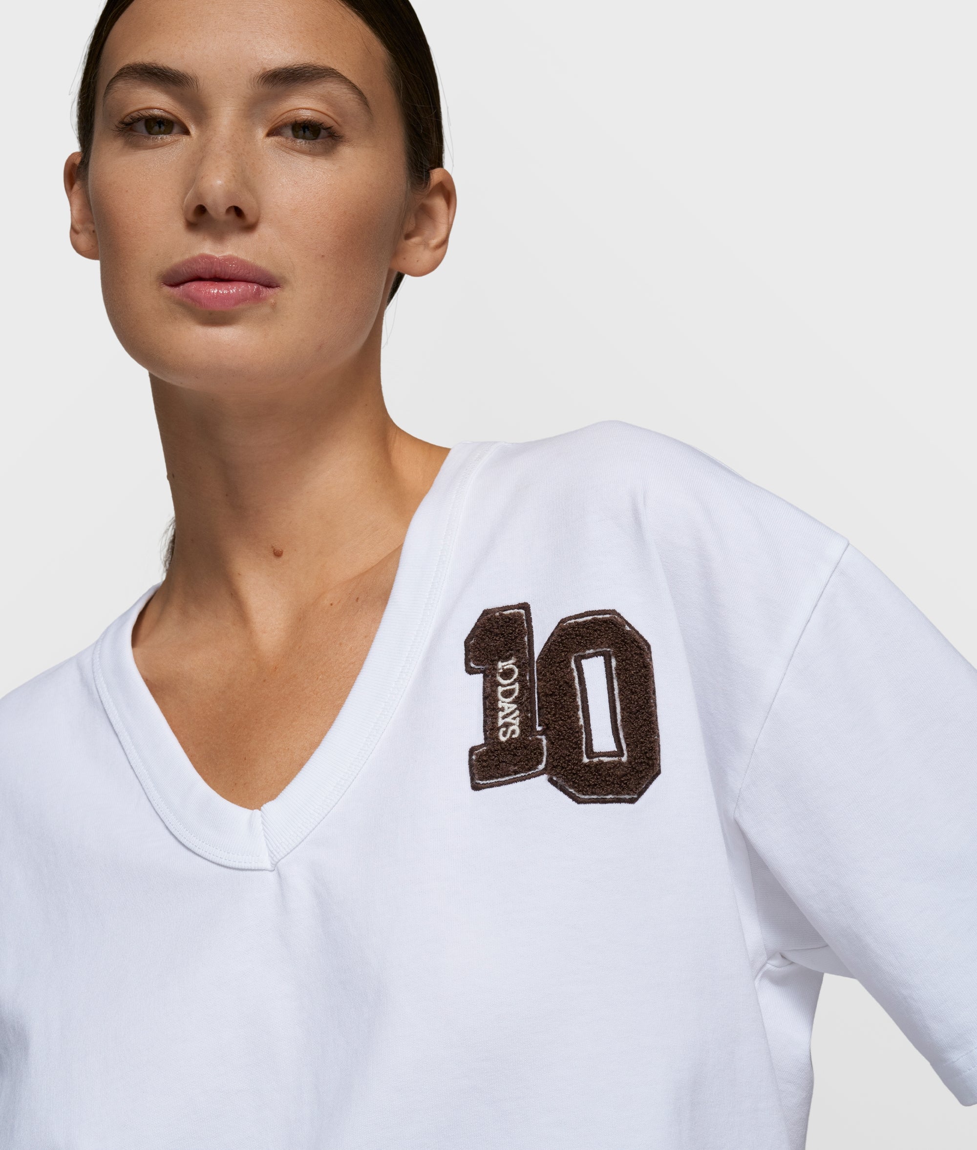 thick cotton v-neck tee | white - Image 2