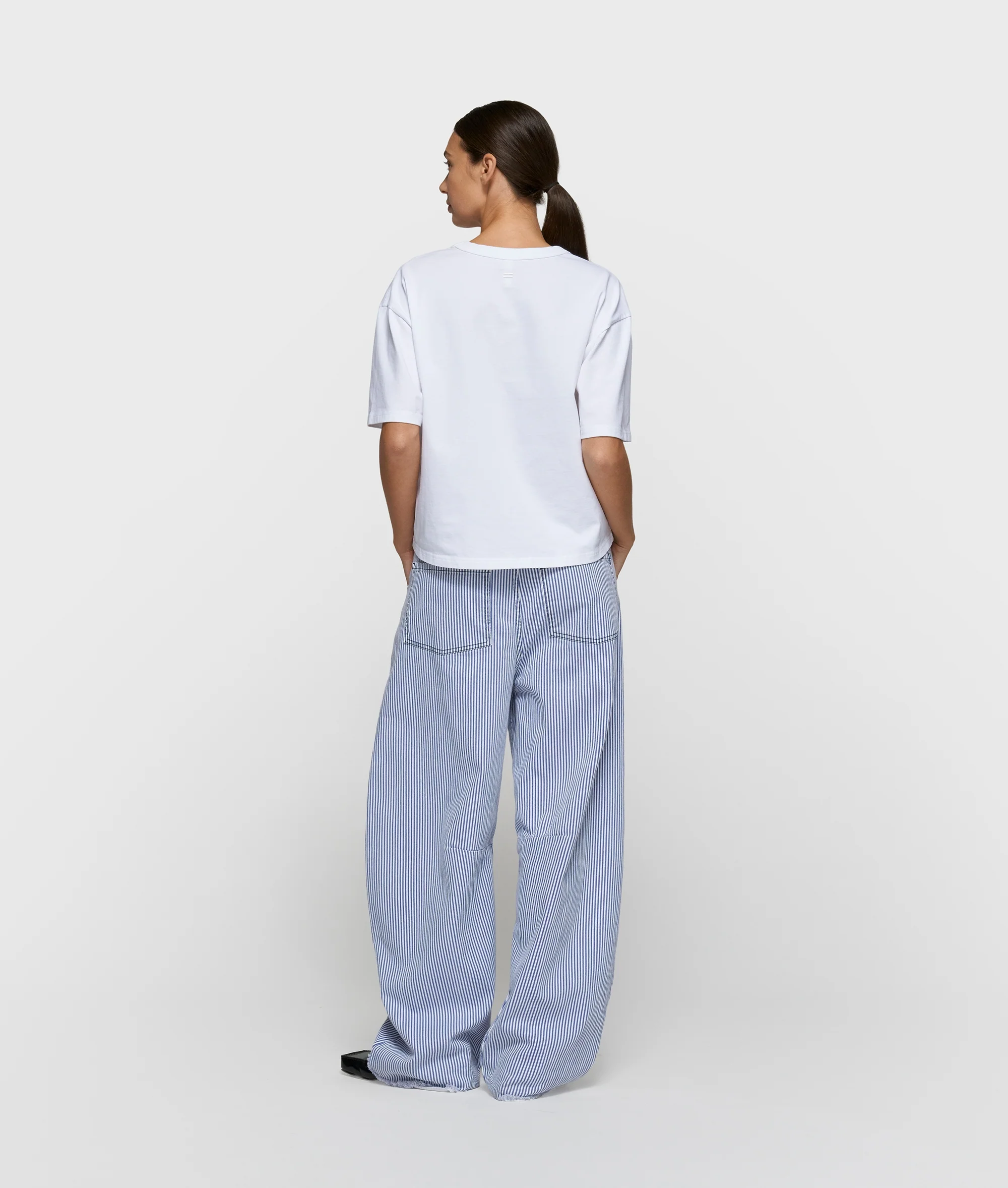thick cotton v-neck tee | white - Image 4