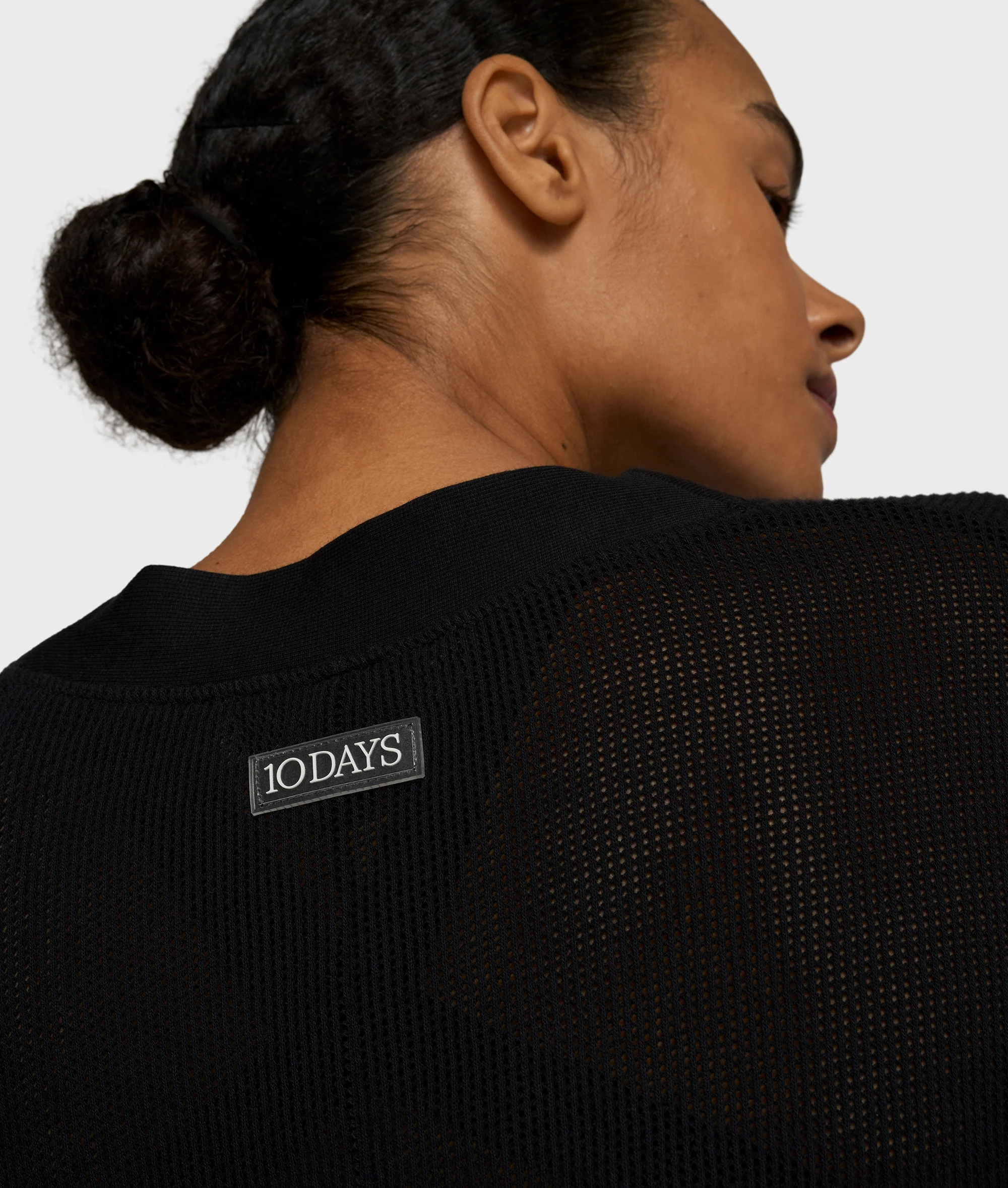 v-neck cardigan mesh | black - Image 2