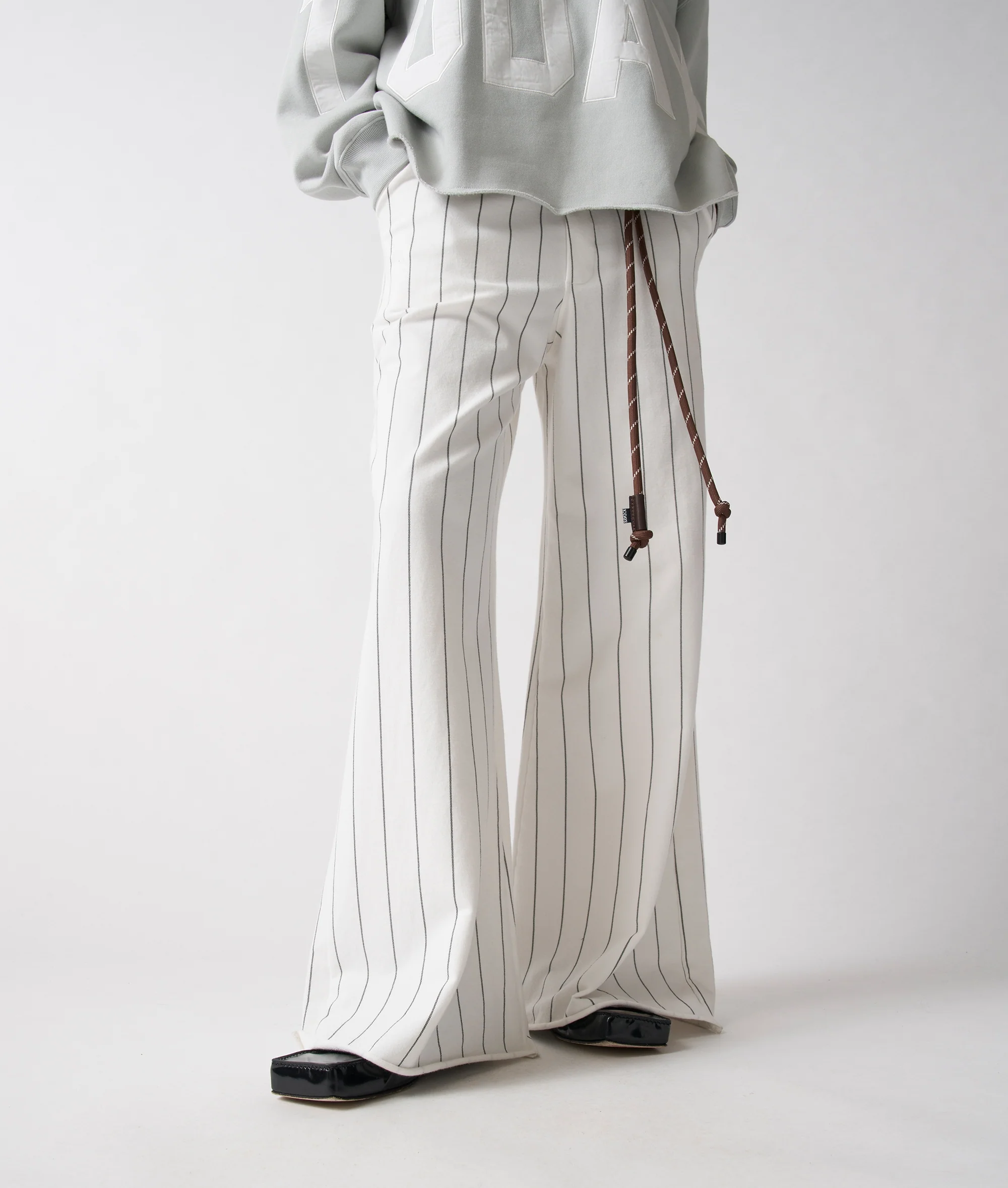 wide jogger pinstripe | ecru - Image 9