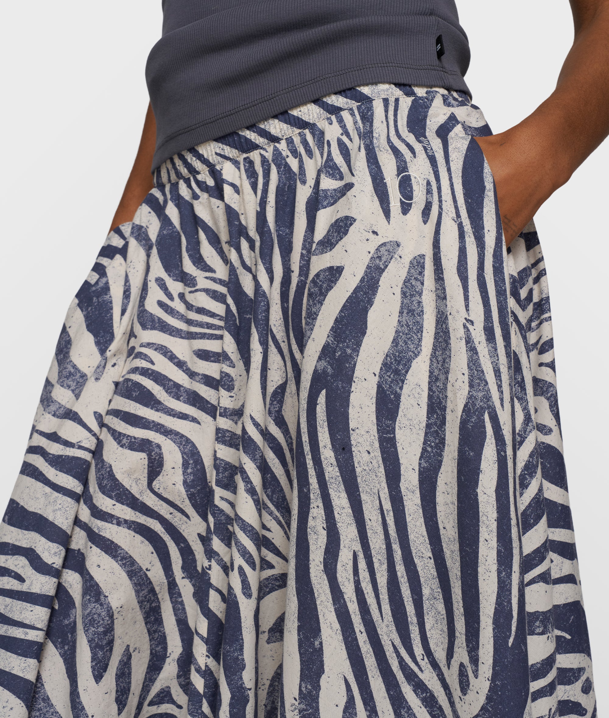 wide skirt zebra voile | light vanilla - Image 4